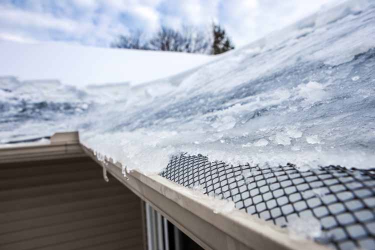 heavy-ice-on-gutter
