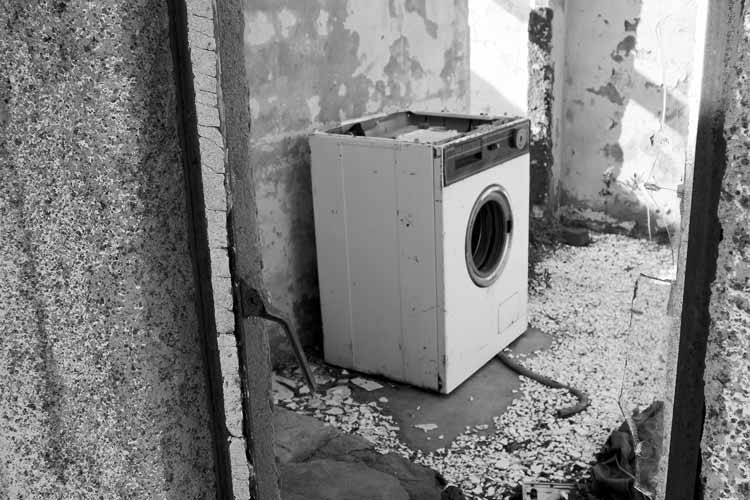 leaking-washing-machine